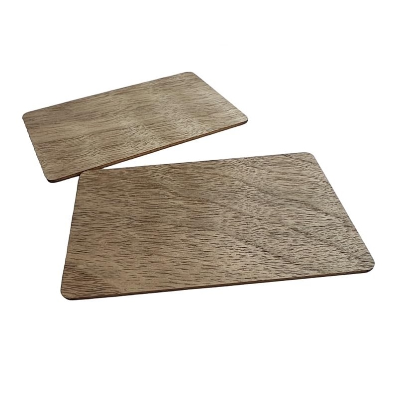 Bilde av NTAG 215 "Plastic card" in wood material with RFID 13.56 MHz chip. 70102152 (DE,SE,NO,FI,RO,PL)